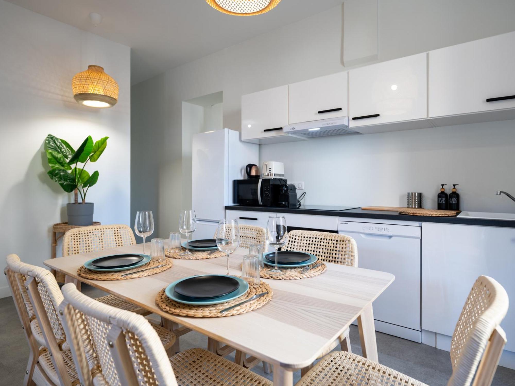 Le Cocon Urbain Maison, 6 Personnes, Avec Parking Proche Tram Et Metro *