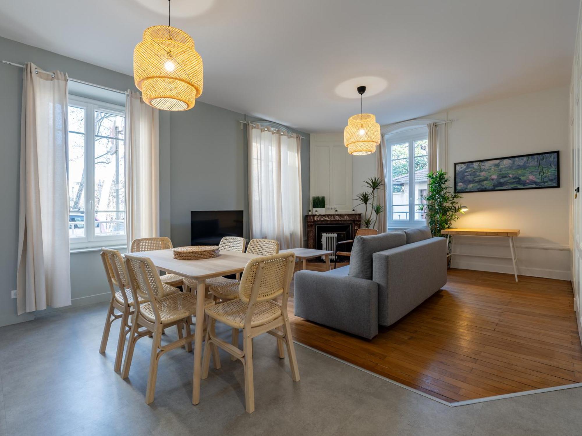 Appartement Le Cocon Urbain Maison, 6 Personnes, Avec Parking Proche Tram Et Metro
