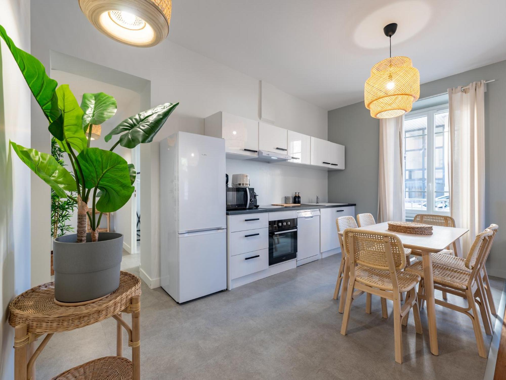 Le Cocon Urbain Maison, 6 Personnes, Avec Parking Proche Tram Et Metro Appartamento