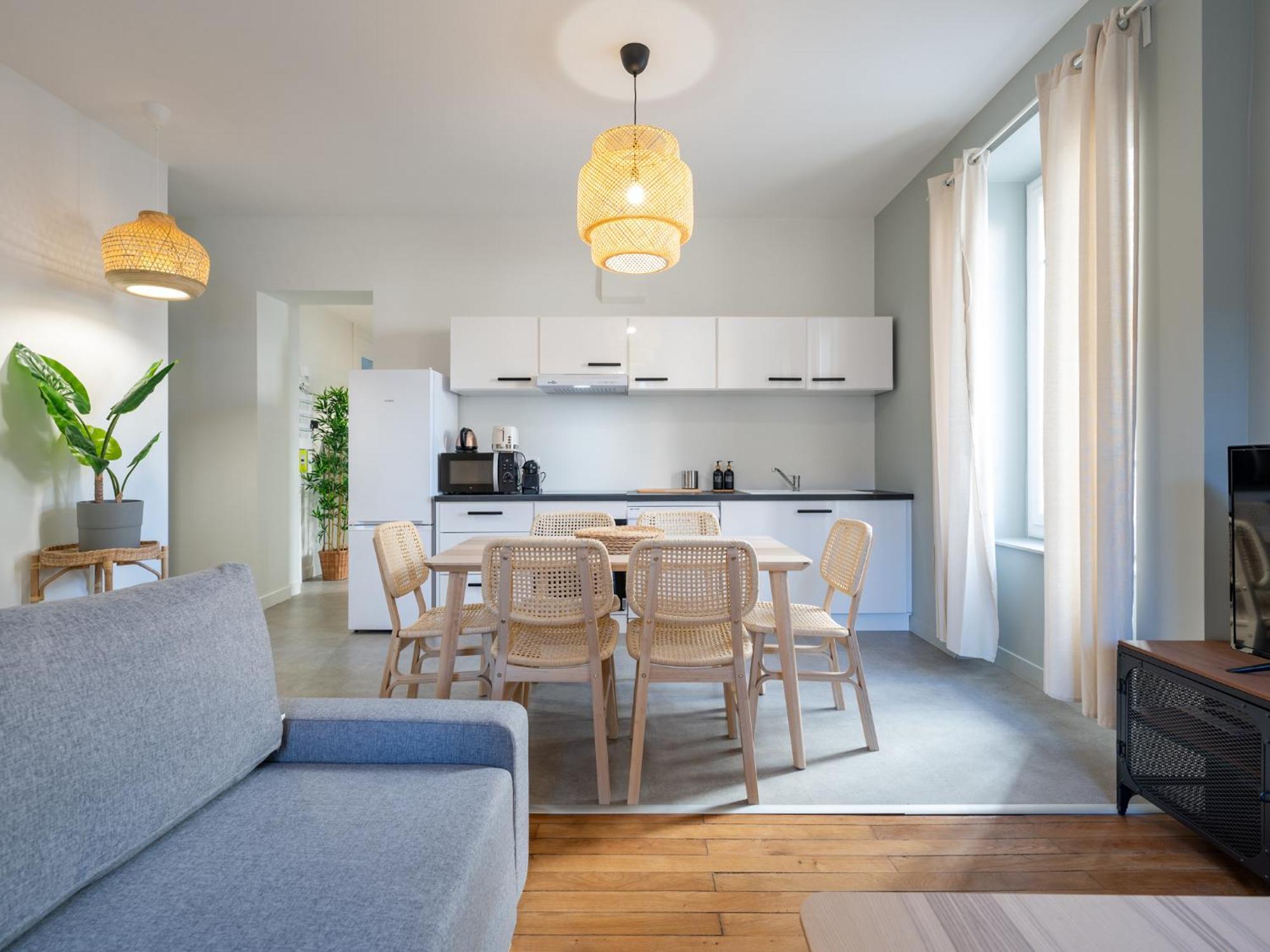Le Cocon Urbain Maison, 6 Personnes, Avec Parking Proche Tram Et Metro * Villeurbanne