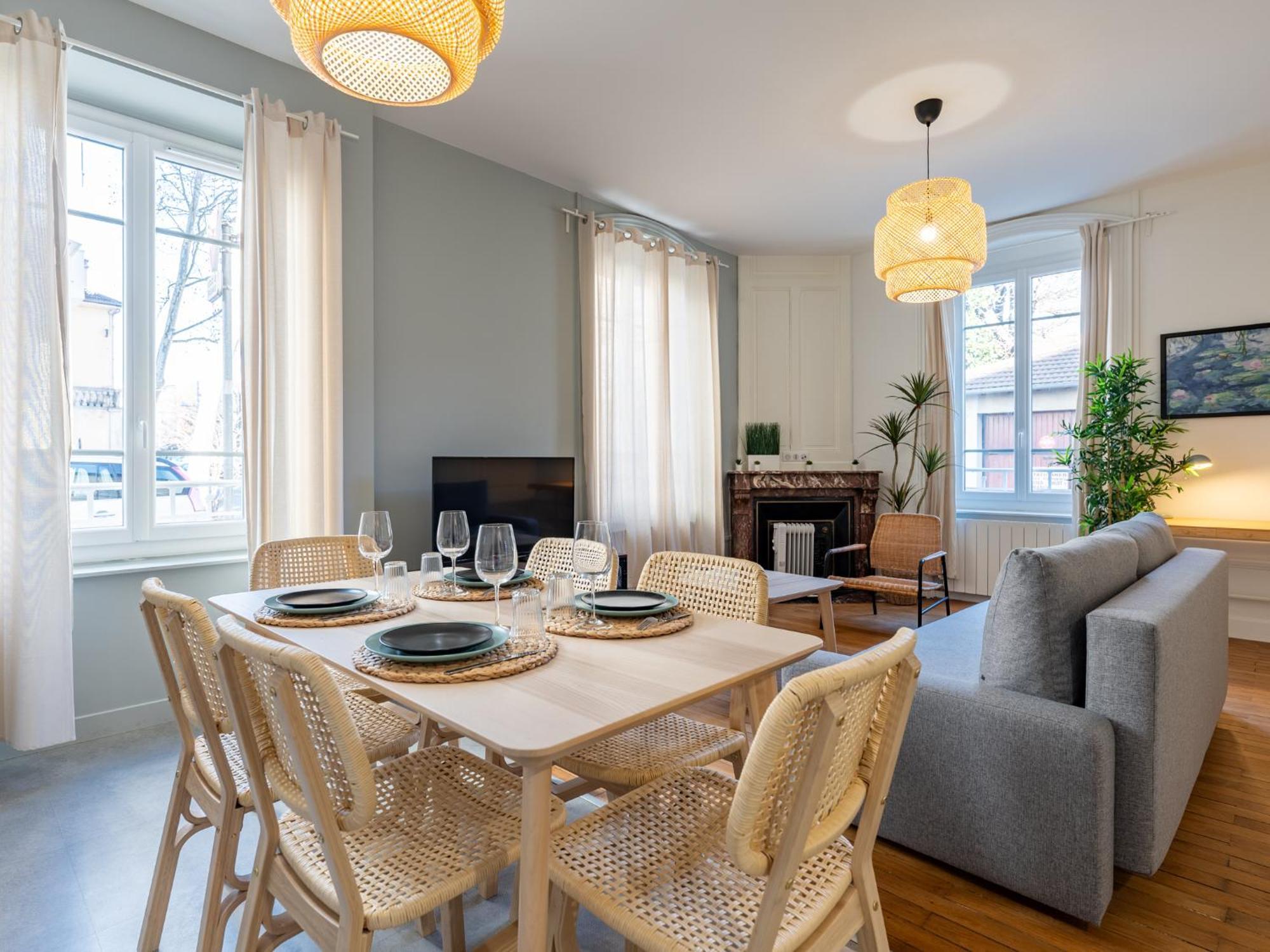 Le Cocon Urbain Maison, 6 Personnes, Avec Parking Proche Tram Et Metro *
